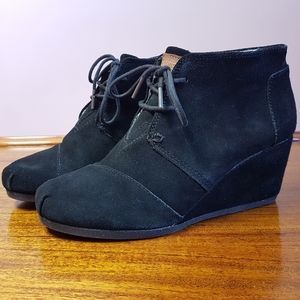 Toms black suede wedges